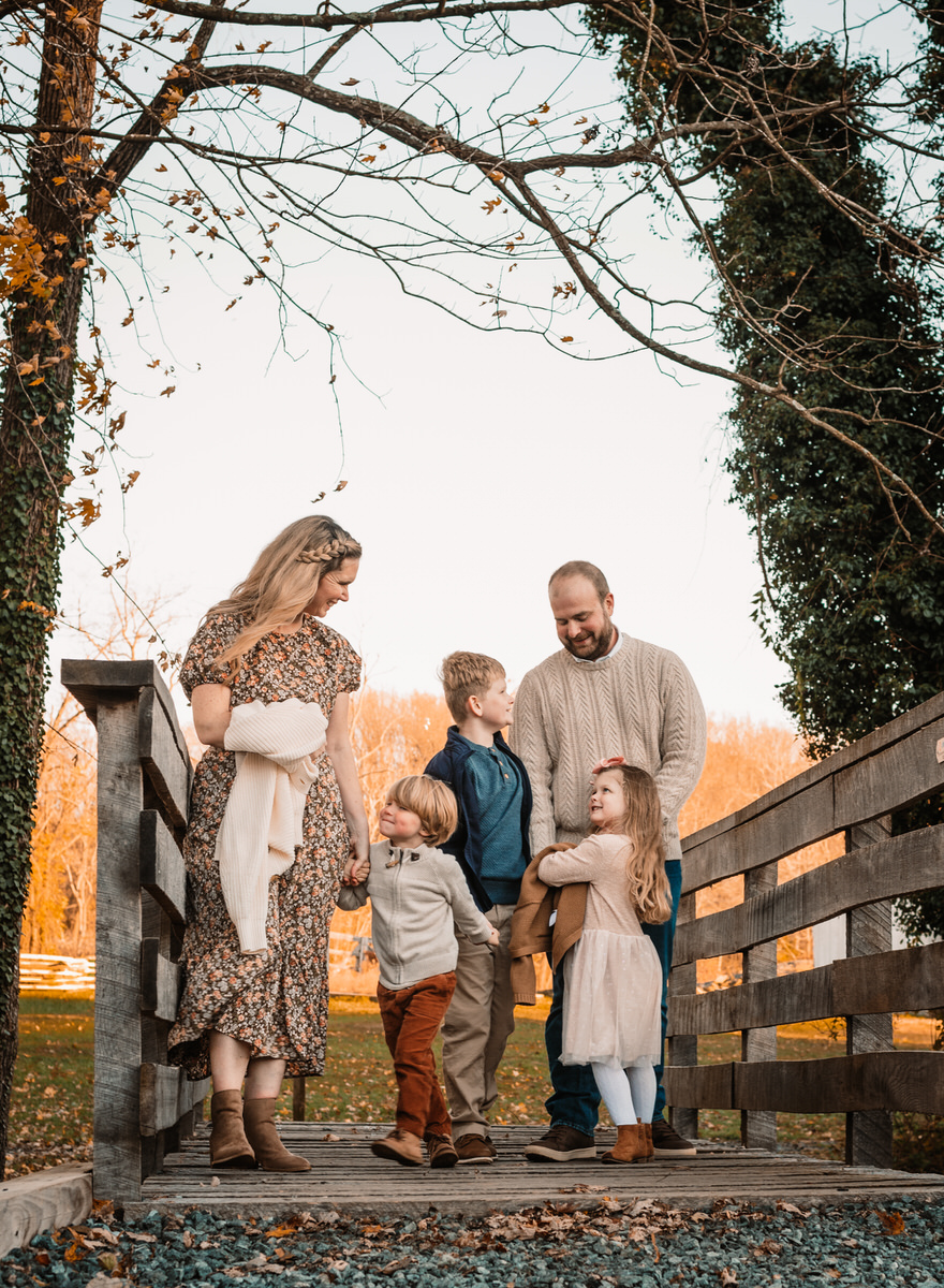 how to coordinate clothing for family photos
